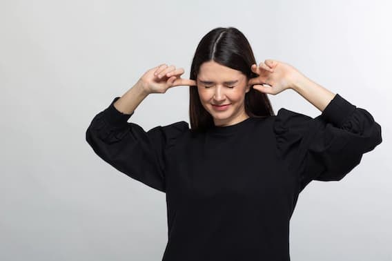 Ear Discharge : कान बहने पर अपनाएं ये घरेलू उपाय, तुरंत मिलेगी राहत Ear Discharge : कान बहने पर अपनाएं ये घरेलू उपाय, तुरंत मिलेगी राहत