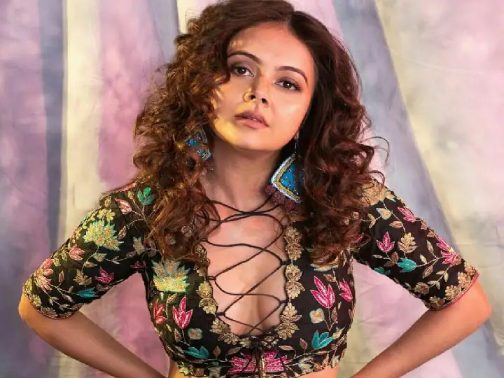 Devoleena Bhatacharjee glamorous style in latest video raising  temperature of internet Devoleena Bhattacharya Video: ਦੇਵੋਲੀਨਾ ਭੱਟਾਚਾਰਿਆ ਦੇ ਗਲੈਮਰਸ ਅੰਦਾਜ਼ ਨੇ ਵਧਾਇਆ ਇੰਟਰਨੈੱਟ ਦਾ ਪਾਰਾ, ਕਿਲਰ ਲੁੱਕ ਵਿੱਚ ਮਚਾਈ ਤਬਾਹੀ