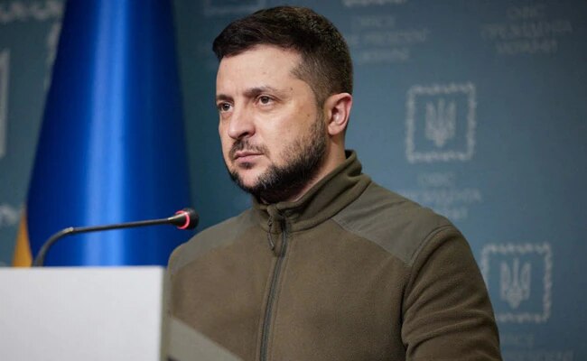 Ukraine Zelensky At Cannes 2022: புதிய சார்லி சாப்ளின் தேவை..கேன்ஸ் திரைப்பட விழாவில் நெகிழ்ந்த உக்ரைன் அதிபர்.. எழுந்து நின்று கைதட்டிய கலைஞர்கள்