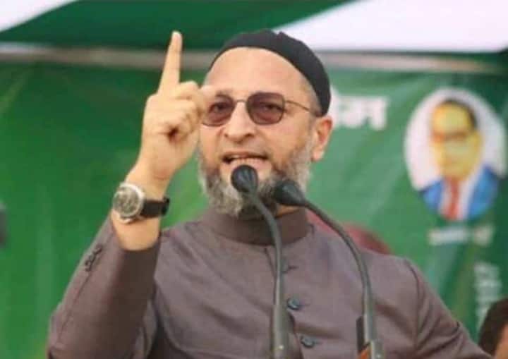 ज्ञानवापी मस्जिद को लेकर हो रहे विवाद के बीच AIMIM चीफ असदुद्दीन ओवैसी ने abp न्यूज़ से कहा कि  सुप्रीम कोर्ट को मामले पर रोक लगानी चाहिए. ओवैसी ने कहा कि देश आस्था से नहीं, संविधान से चलेगा. उन्होंने ज्ञानवापी मस्जिद को लेकर हुए सर्वे को गलत ठहराते हुए कहा कि ये 1991 के एक्ट का उल्लंघन हो रहा. ओवैसी ने सर्वोच्च अदालय  से न्याय की उम्मीद की बात कही है.