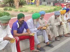 Punjab News: पंजाब सरकार के खिलाफ सड़क पर उतरे किसान, चंडीगढ़ जाने से रोका तो सड़क पर बिताई रात