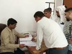 Shravasti News: यूपी में अपात्र राशन कार्ड धारकों को सताया योगी सरकार का डर, खुद ही कर रहे हैं कार्ड सरेंडर