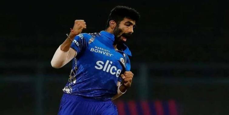 MI vs DC, IPL 2022 Sharp and accurate: Bumrah's bouncer sends Shaw packing बूम बूम...बुमराहचा भेदक बाऊन्सर पृथ्वीला समजलाच नाही, खेळपट्टीवरच कोसळला, त्यानंतर... 