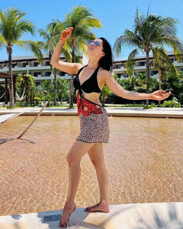 सोनाली कुलकर्णी ही अभिनेत्री नृत्यांगना म्हणून जरी सिनेसृष्टीत आली असली तरी हळूहळू तिने तिची इमेज बदलून वेगवेगळ्या विषयांवर बेतलेले चित्रपट दिले. आता मराठीमधली एक उत्तम नायिका म्हणून ती नावाारुपाला आली आहे.(photo:/sonalee18588/ig)