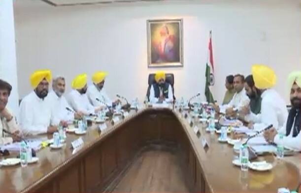 Punjab Cabinet Meeting: ਪੁਰਾਣੀ ਪੈਨਸ਼ਨ ਸਕੀਮ ਤੋਂ ਇਲਾਵਾ ਪੰਜਾਬ ਕੈਬਨਿਟ ਦੇ ਵੱਡੇ ਫ਼ੈਸਲੇ Punjab Cabinet approves the move to return to the Old Pension Scheme know details Punjab Cabinet Meeting: ਪੁਰਾਣੀ ਪੈਨਸ਼ਨ ਸਕੀਮ ਤੋਂ ਇਲਾਵਾ ਪੰਜਾਬ ਕੈਬਨਿਟ ਦੇ ਵੱਡੇ ਫ਼ੈਸਲੇ