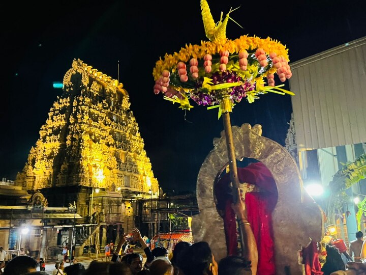 கலர்ஃபுல்லாக மாறிய காஞ்சி காமாட்சி அம்மன் கோவில்..! ஒரு டன் மலர்களால் அலங்காரம், வசந்த உற்சவம் கோலாகலம்..!