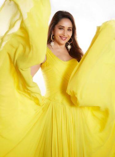 55 ਸਾਲ ਦੀ ਉਮਰ 'ਚ ਵੀ ਇੰਨੀ ਹਸੀਨ ਦਿਖਦੀ Madhuri Dixit