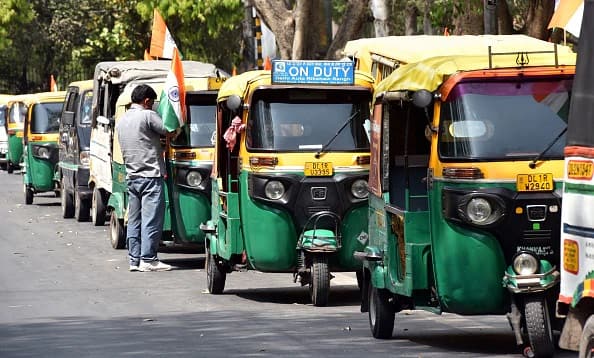 Delhi Government Committee Likely To Recommend Hike In Auto-Taxi Fare Due To Rise In CNG prices CNG Price Hike: महंगे सीएनजी के चलते दिल्ली सरकार की पैनल कर सकती है ऑटो-टैक्स फेयर बढ़ाने की सिफारिश