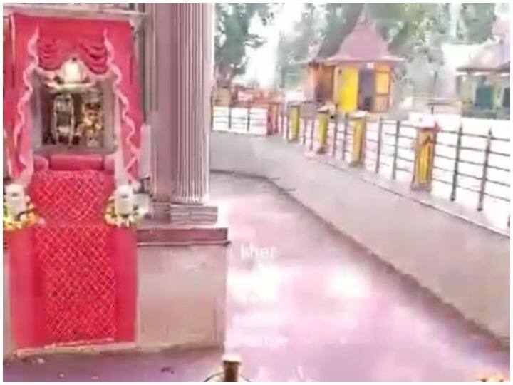 Kashmir: गांदरबल जिले में खीर-भवानी मंदिर का पानी हुआ लाल, लोग बोले- यह अच्छा संकेत नहीं