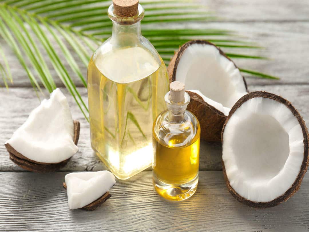 beauty tips coconut oil side effects do not apply coconut oil on face in summers Beauty Tips : सावधान! चेहऱ्यावर खोबरेल तेल लावताय? होईल नुकसान