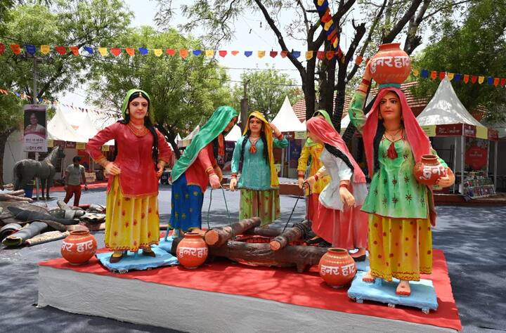 18 से 29 फरवरी तक हुनर हाट का आयोजन किया जा रहा है, जिसमें 32 राज्यों के लोग हिस्सा ले रहे हैं.