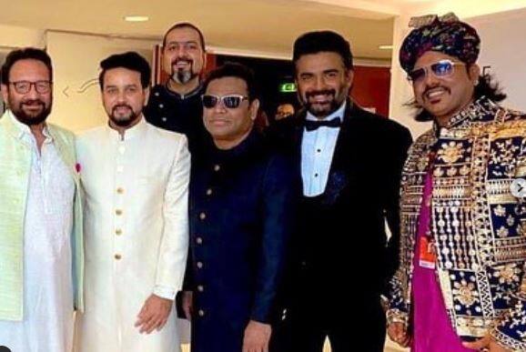 सूचना एवं प्रसारण मंत्री अनुराग ठाकुर के नेतृत्व में मामे खान भी भारतीय प्रतिनिधिमंडल का हिस्सा थे. रेड कार्पेट के लिए, मामे खान ने एक पारंपरिक राजस्थानी पोशाक पहनी थी- गुलाबी कुर्ता सेट और इसे एक कढ़ाई वाली नीली जैकेट के साथ पहना था.