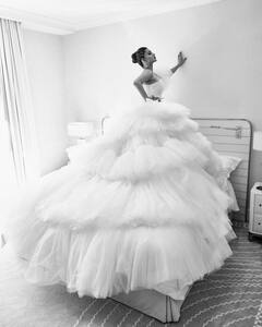 Urvashi Rautela Cannes 2022: व्हाइट रफल गाउन में उर्वशी रौतेला ने खींचा हर किसी का ध्यान, ग्लैमरस फोटोज से हटा नहीं पाएंगे नजर