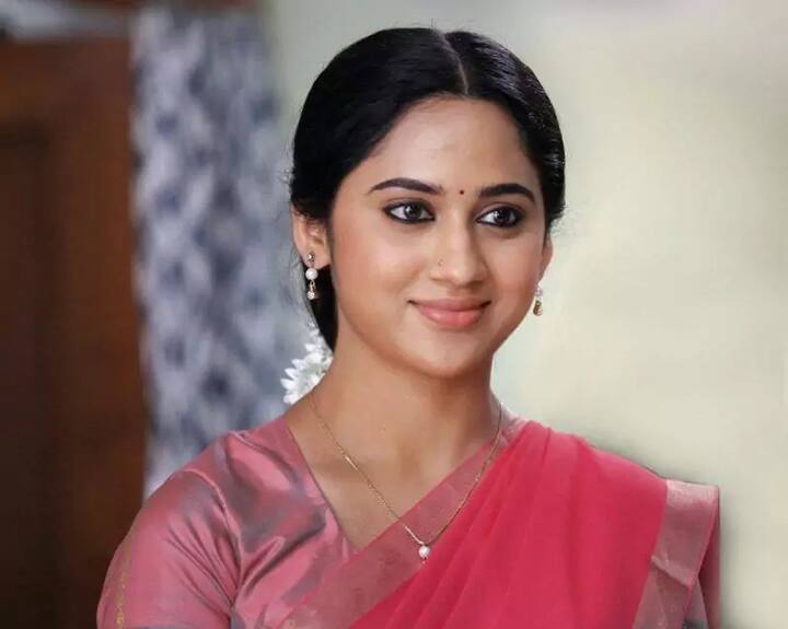 2010ம் ஆண்டு முதல் நடித்து வருகிறார்