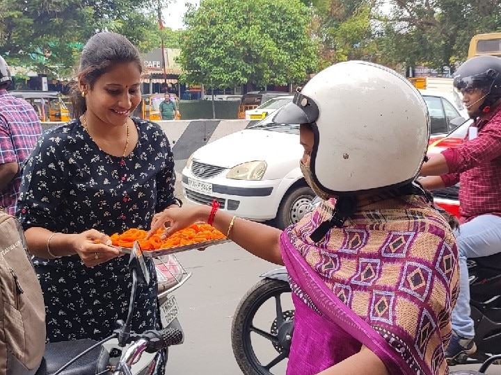 கோவை : பேரறிவாளன் விடுதலை - பட்டாசு வெடித்தும், இனிப்புகள் வழங்கியும் தபெதிக கொண்டாட்டம்..