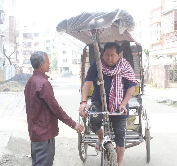 ছবির গল্প এগোয় একটি প্রেমের সম্পর্ককে কেন্দ্র করে। রাহুলের সঙ্গে প্রেমের সম্পর্কে জড়ায় পূজা। রাহুলের সঙ্গে প্রেমের এই সম্পর্ক মেনে নেয়নি পূজার পরিবার। রাহুলকে বিয়ে করে পরিবারকে থেকে পালিয়ে যায় পূজা। বিয়ের পর কয়েক মাস কেটে যাওয়ার পরেই অন্তঃসত্তা হয়ে পড়ে পূজা।
