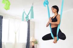 Aerial Yoga: क्या है एरियल योग? एकाग्रता बढ़ाने में करता है मदद, जानें इसके और भी फायदे