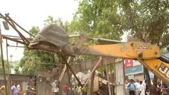 Delhi के कल्याणपुरी में Bulldozer की कारवाई, विरोध करने पहुंचे AAP विधायक हिरासत में