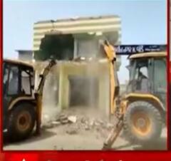 રાજ્યમાં અસામાજિક તત્વોના ગેરકાયદે નિર્માણ પર ફર્યું બુલડોઝર