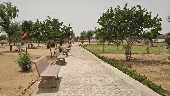 इससे पहले शुरुआत में समतल कराने के लिए स्व.चौथमल सैनी, नगरपालिका उपाध्यक्ष गोपाल सैनी, किशोरी लाल सोनी, दीनदयाल ख्वास, मोहन सैनी, जयप्रकाश जलधारी, बैजनाथ सैनी, डूंगरमल सैनी व अन्य लोगो ने शुरूआत की गई थी.