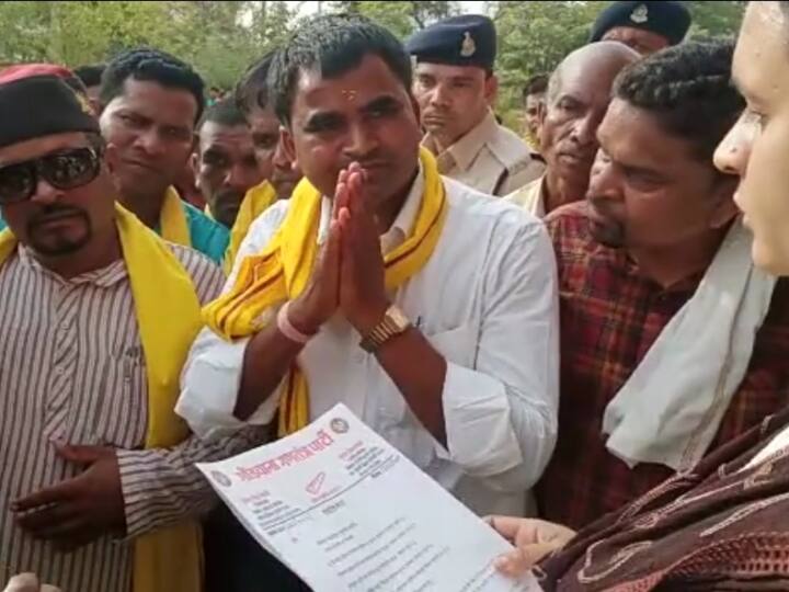 इसके साथ ही अन्य आठ मांगों को लेकर कार्यकर्ताओं ने सभी को वन अधिकार पट्टा देने की मांग करते हुए राष्ट्रपति के नाम लोरमी एसडीएम को ज्ञापन सौंपा है.