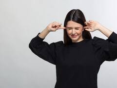 Ear Discharge : कान बहने पर अपनाएं ये घरेलू उपाय, तुरंत मिलेगी राहत