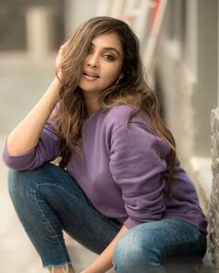 Actress Smruthi venkat : என்ன விலை கொடுக்கலாம் இந்த பேரழகுக்கு... ஸ்ம்ருதி வெங்கட் லேட்டஸ்ட் க்ளிக்ஸ்!