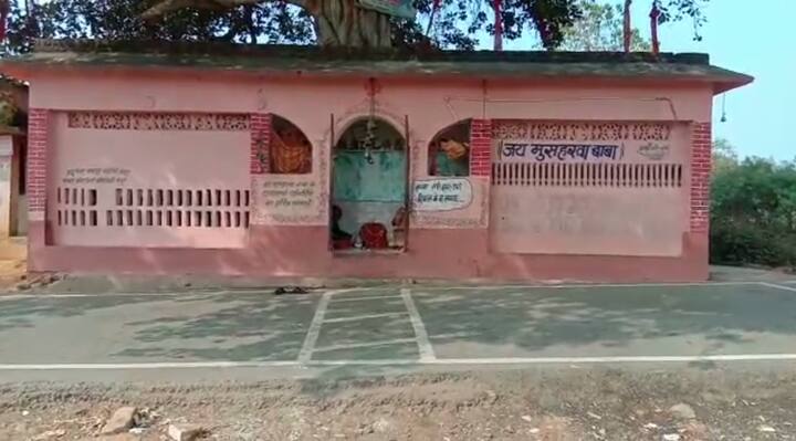 मंदिर के पुजारी की मानें तो मंदिर में बीड़ी चढ़ाने की परंपरा सालों पुरानी हैं. अगर कोई भक्त दर्शन के वक्त यहां बीड़ी नहीं चढ़ा पाता तो, वो वापस जरूर आता है और बाबा को बीड़ी चढ़ाता है.