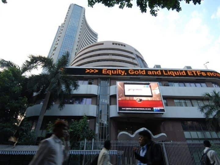Stock Market Opens Flat without global cues Stock Market Opening: हरे निशान में खुलने के बाद सीमित दायरे में ट्रेड कर रहे भारतीय शेयर बाजार