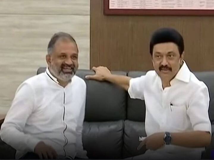 Rajiv Gandhi Assassination Case: Perarivalan meets tamilnadu Chief Minister MK Stalin பேரறிவாளனுடன் முதலமைச்சர் மு.க.ஸ்டாலின்: விமான நிலையத்தில் ஒரு அழகிய சந்திப்பு!
