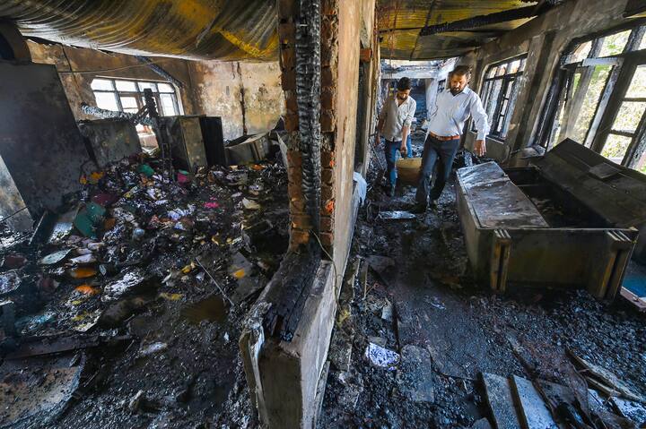 इसी इमारत में ट्रैफिक विभाग ने अपना कंट्रोल रूम बनाया था लेकिन आग लगने से सारा सामान जलकर राख हो गया.