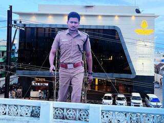 Nenjukku Needhi :  50 அடி சாலையில் 50 அடி கட்டவுட்.. உதயநிதி ஸ்டாலினின் நெஞ்சுக்கு நீதி.. மதுரையில் வைக்கப்பட்ட கட்-அவுட்