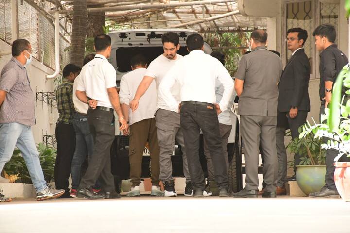 वर्कफ्रंट की बात करें को सनी जल्द ही गदर 2 में नजर आने वाले हैं. गदर 2 में सनी देओल के साथ अमीषा पटेल नजर आएंगी. इस फिल्म की शूटिंग शुरू हो चुकी है.