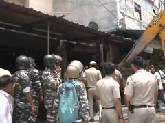 Delhi MCD Encroachment:कल्याणपुरी में अवैध कब्जों पर चला MCD का बुलडोजर, AAP विधायक को पुलिस ने हिरासत में लिया