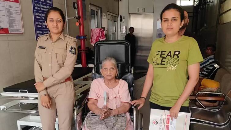 Vadodara: best work of she team of harni road woman police staff for serving the elderly વડોદરાઃ મહિલા શી ટીમની પ્રસંશનીય કામગીરી, વૃદ્ધાની દીકરી બનીને આપી રહી છે સેવા.............