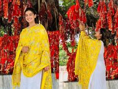 Akshara Singh In Panchkula: पंचकूला के मनसा देवी मंदिर पहुंची अक्षरा सिंह, पेड़ पर बांधी मन्नत की चुनरी, देखें तस्वीरें