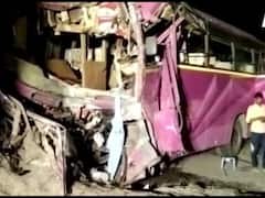 Mathura Bus Accident: ट्रक से टकराई मथुरा से दिल्ली जा रही बस, 3 लोगों की मौत, 32 घायल