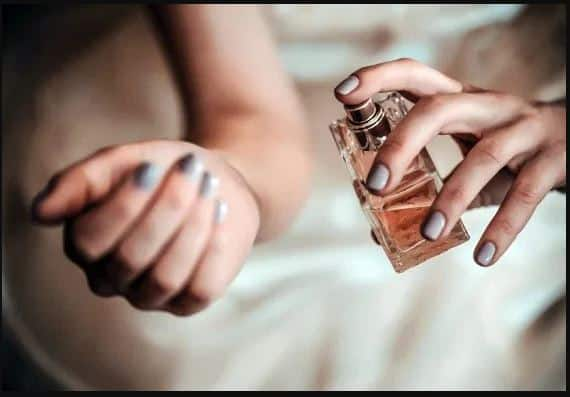 Beauty tips: Right Way and How to apply perfume on body How To Apply Perfume: ਪਰਫਿਊਮ ਲਾਉਣ ਸਮੇਂ ਅਸੀਂ ਕਰਦੇ ਇਹ ਗਲਤੀਆਂ, ਜਾਣੋ ਪਰਫਿਊਮ ਲਾਉਣ ਦਾ ਸਹੀ ਤਰੀਕਾ