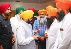 ਸੀਐਮ ਭਗਵੰਤ ਮਾਨ ਇੰਝ ਆਏ ਕਿਸਾਨ ਲੀਡਰਾਂ ਨਾਲ ਪੇਸ਼, ਮੀਟਿੰਗ ਤੋਂ ਬਾਅਦ ਪਾਈਆਂ ਜੱਫੀਆਂ