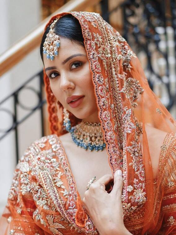 जब पंजाबी एक्ट्रेस सोनम बाजवा ने दुल्हन बनकर लूटी महफिल