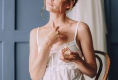 How To Apply Perfume: परफ्यूम लगाते समय हम करते हैं ये गलतियां, जानें लगाने का सही तरीका