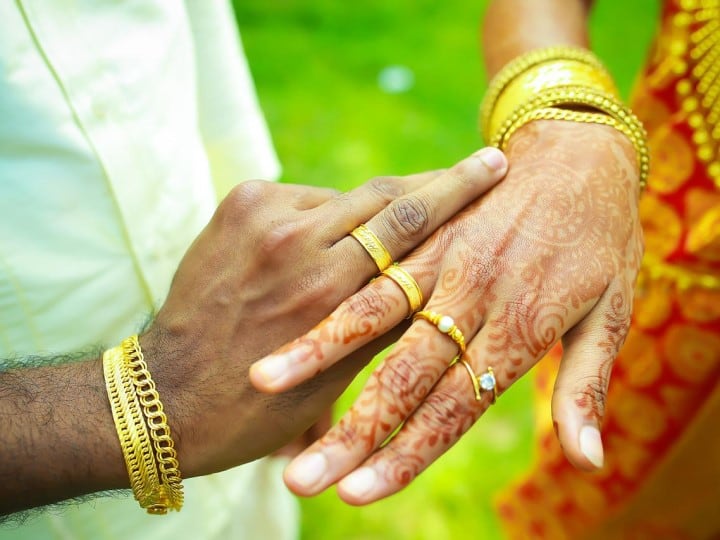 Bride Marries Another Man After Groom Kept Drinking And Dancing With Friends ఊరేగింపులో వరుడు, అతడు వచ్చేసరికి వేరే వ్యక్తిని పెళ్లాడిన వధువు