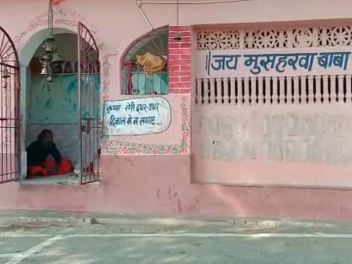 मंदिर में मुख्य मूर्ति मुसहरवा बाबा की स्थापित की गई है. मंदिर में पूरे देशभर से लोग आते हैं और बाबा को 'बीड़ी' चढ़ाते हैं.