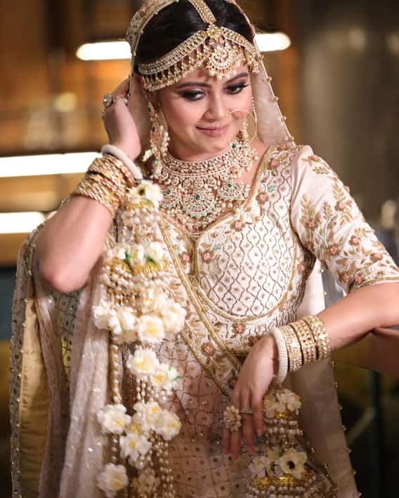 Devoleena Bhattacharjee Bridal Look: दुल्हन बनीं देवोलीना भट्टाचार्जी, खूबसूरत अदाएं को देख फैन्स की धड़कनें हुईं तेज