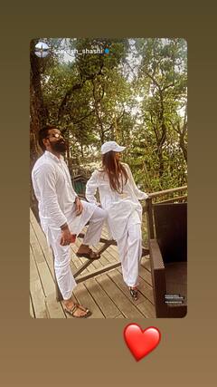 Photos: गले में रुद्राक्ष की माला पहने जोगी बनी Malaika Arora, फैंस ने कहा- मैडम इतना परिवर्तन आया कैसे...