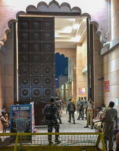 Gyanvapi Masjid Inside Photos:  ज्ञानवापी मस्जिद को लेकर चल रहे विवाद बीच देखिए अनदेखी तस्वीरें, जानें- अंदर से कैसी दिखती है मस्जिद