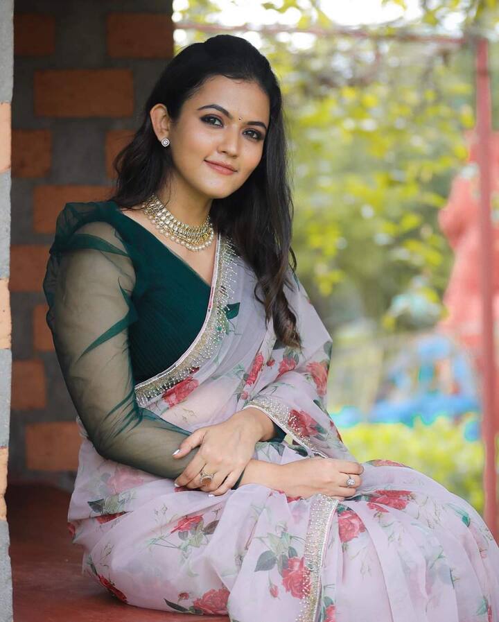 வானத்து இந்திரரே வாருங்கள் வாருங்கள் பெண்ணுக்குள் என்ன இன்பம் கூறுங்கள் கூறுங்கள்