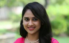 Mia George : அடியே... உன்னை பாத்திட... பாத்திடதான்...! மியாஜார்ஜ் ஸ்பெஷல் கிளிக்ஸ்..!