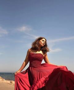 ਆਫ ਸ਼ੋਲਡਰ ਰੈੱਡ ਕਲਰ ਗਾਊਨ 'ਚ ਹਿਨਾ ਖ਼ਾਨ ਦੇ ਹੁਸਨ ਨੇ ਲੁੱਟਿਆ ਫੈਨਸ ਦਾ ਦਿਲ, ਵੇਖੋ Cannes 2022 'ਚ ਸਟਾਰ ਦੇ ਜਲਵੇ