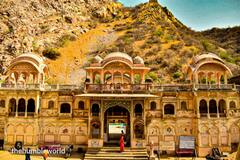 Galtaji Temple: राजस्थान के जयपुर का वो मंदिर जहां पाए जाते हैं हजारों बंदर, जानिए इसके पीछे की रोचक कहानी